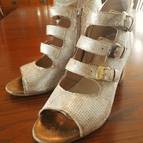 Unity in Diversity Metallic Open-toe Heel - Picture 1 of 9